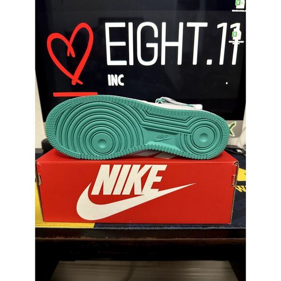 Air Force 1 Mid '07 Men's SIZE 10.5 White/Clear Jade DV0806-102 - Picture 5 of 6